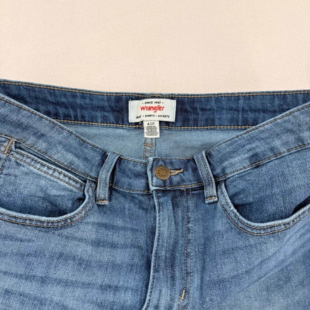 Wrangler Mens Denim Shorts Medium Wash Blue Size 4/27 Casual Jean Shorts